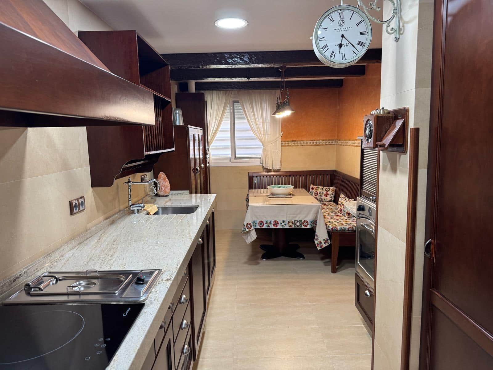 3 soveværelse Penthouse til leje i Sevilla by med swimmingpool garage - € 1.700 (Ref: 9427289)