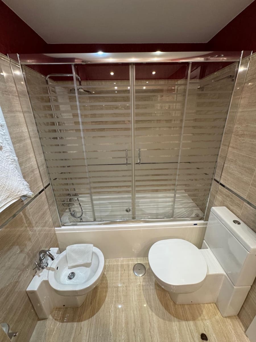 3 soveværelse Penthouse til leje i Sevilla by med swimmingpool garage - € 1.700 (Ref: 9427289)