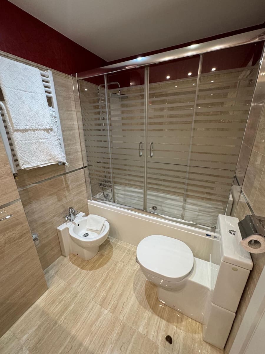 3 soveværelse Penthouse til leje i Sevilla by med swimmingpool garage - € 1.700 (Ref: 9427289)