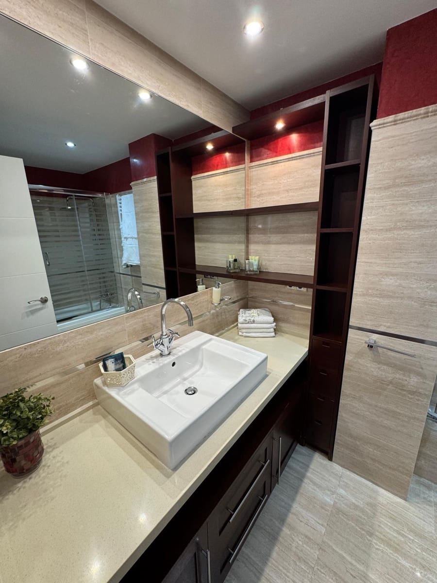 3 soveværelse Penthouse til leje i Sevilla by med swimmingpool garage - € 1.700 (Ref: 9427289)