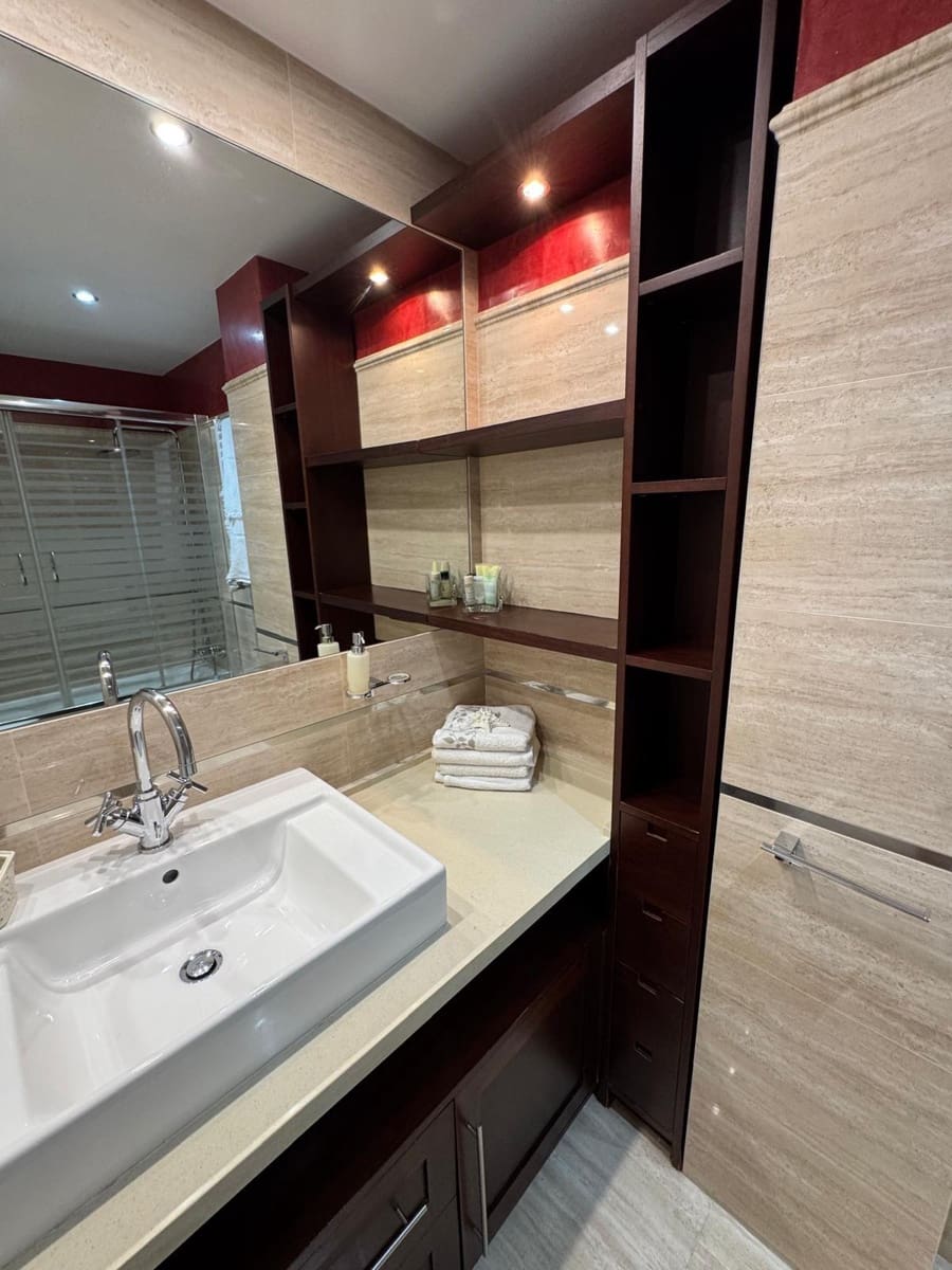 3 soveværelse Penthouse til leje i Sevilla by med swimmingpool garage - € 1.700 (Ref: 9427289)