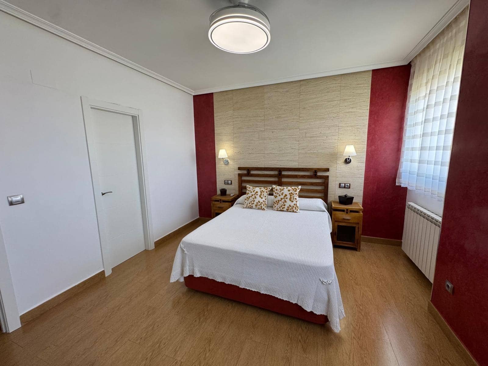 3 soveværelse Penthouse til leje i Sevilla by med swimmingpool garage - € 1.700 (Ref: 9427289)