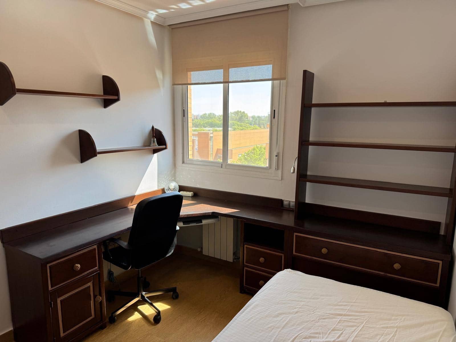 3 soveværelse Penthouse til leje i Sevilla by med swimmingpool garage - € 1.700 (Ref: 9427289)