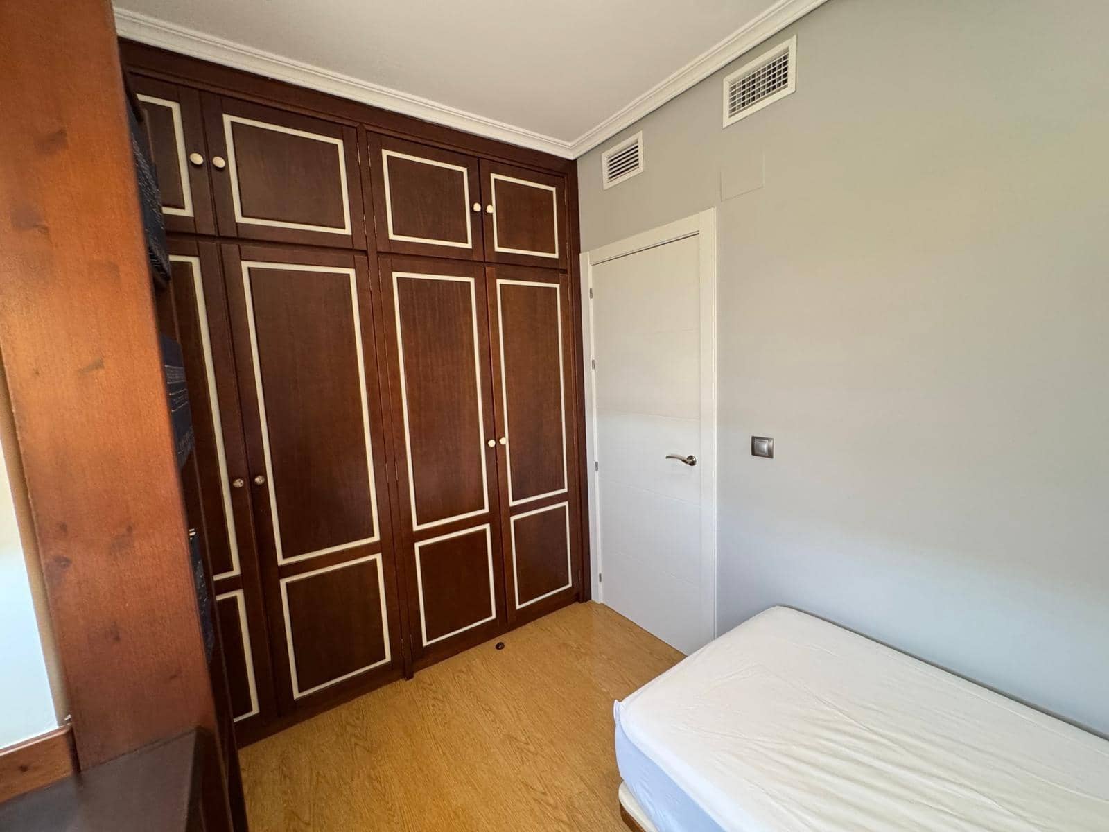 3 soveværelse Penthouse til leje i Sevilla by med swimmingpool garage - € 1.700 (Ref: 9427289)