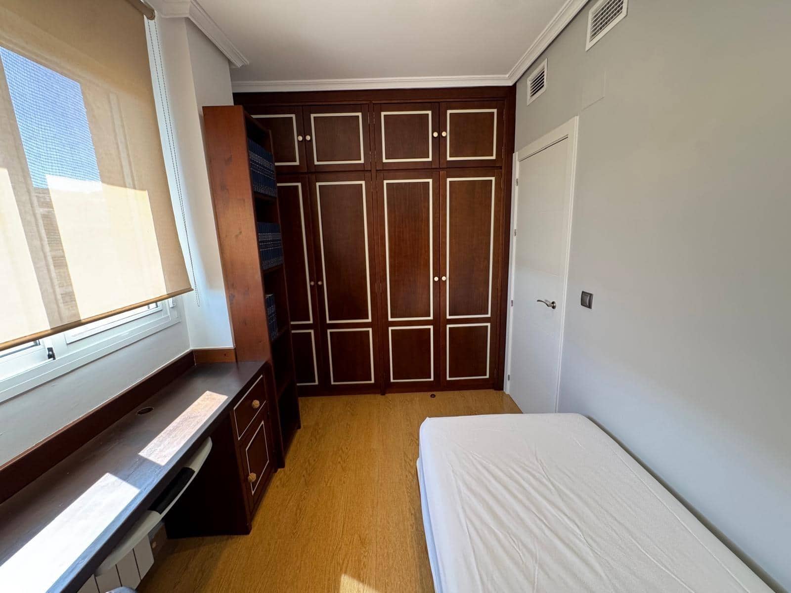 3 soveværelse Penthouse til leje i Sevilla by med swimmingpool garage - € 1.700 (Ref: 9427289)