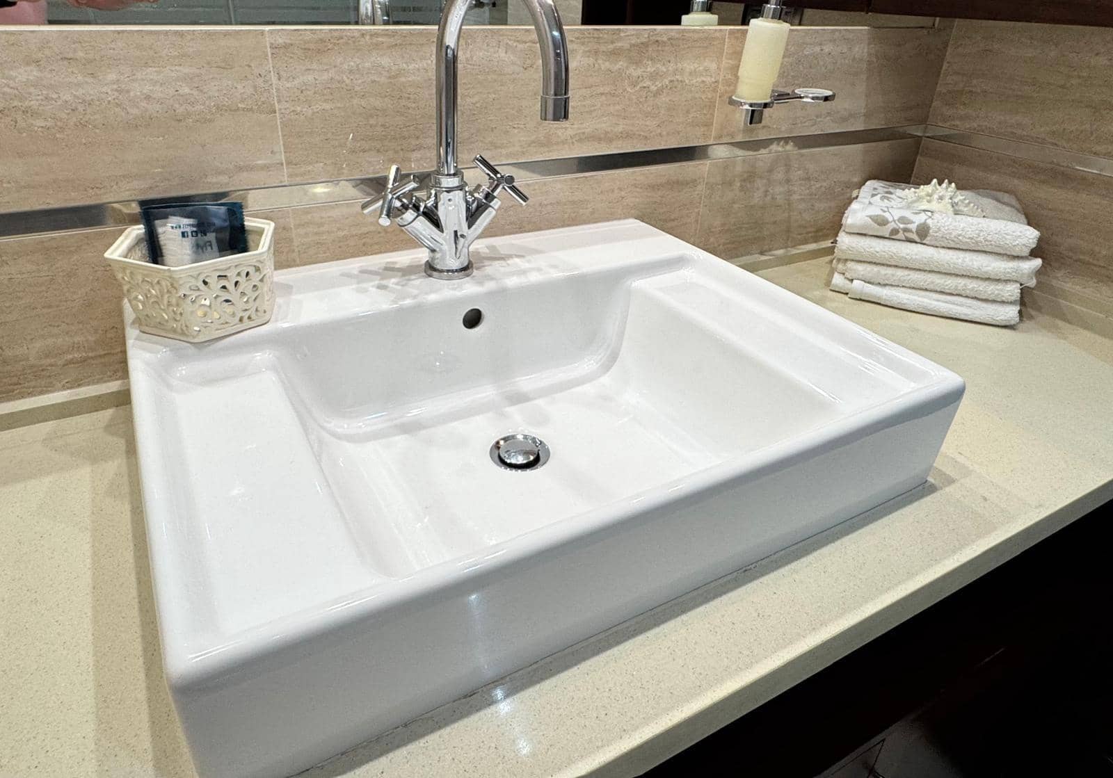 3 soveværelse Penthouse til leje i Sevilla by med swimmingpool garage - € 1.700 (Ref: 9427289)