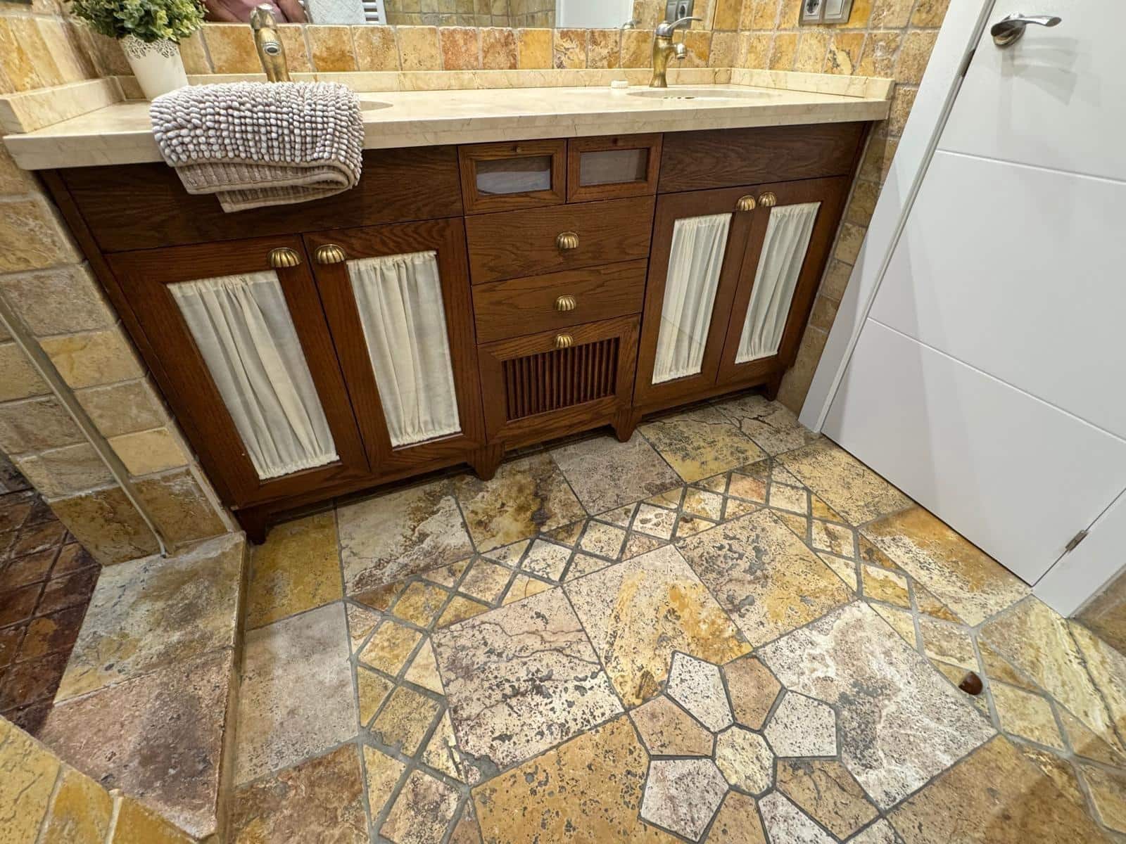 3 soveværelse Penthouse til leje i Sevilla by med swimmingpool garage - € 1.700 (Ref: 9427289)