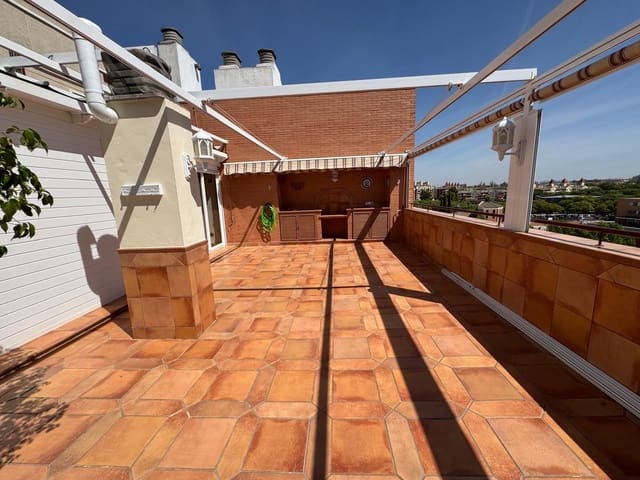 3 soveværelse Penthouse til leje i Sevilla by med swimmingpool garage - € 1.700 (Ref: 9427289)