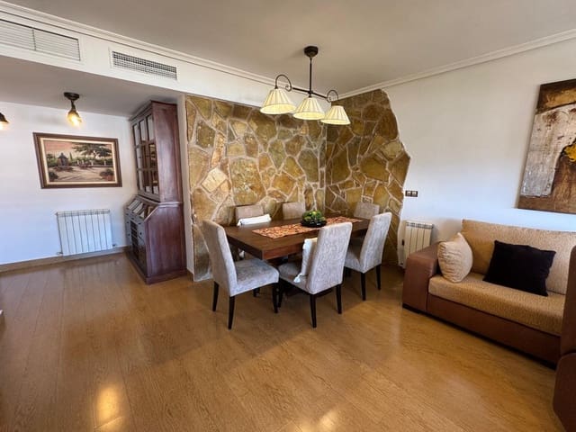 3 soveværelse Penthouse til leje i Sevilla by med swimmingpool garage - € 1.700 (Ref: 9427289)