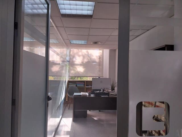 Kontor til salgs i Sevilla by - € 55 000 (Ref: 9431126)