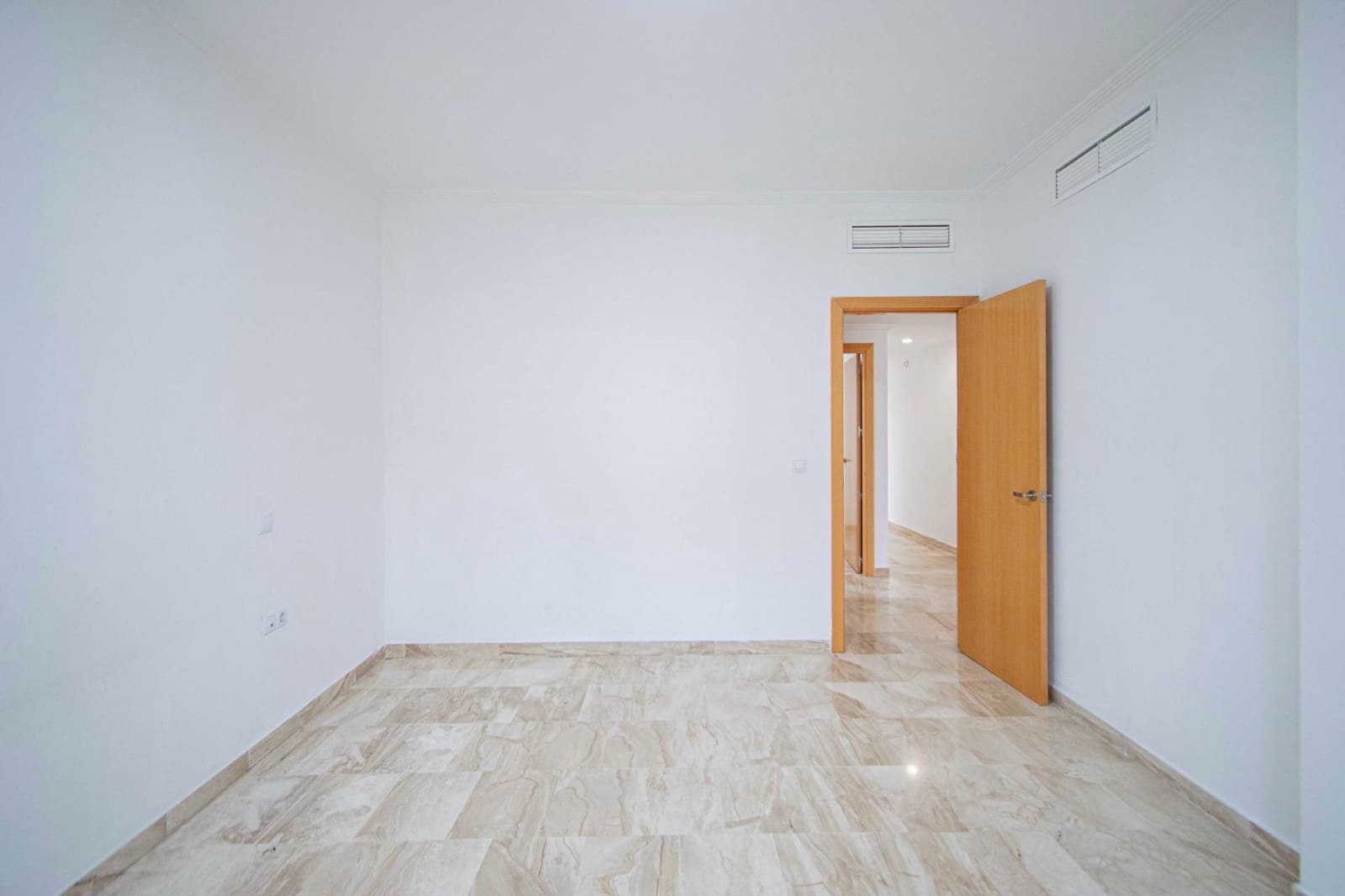 2 bedroom Apartment for sale in Alcala del Rio with garage - € 149,000 (Ref: 9437186)