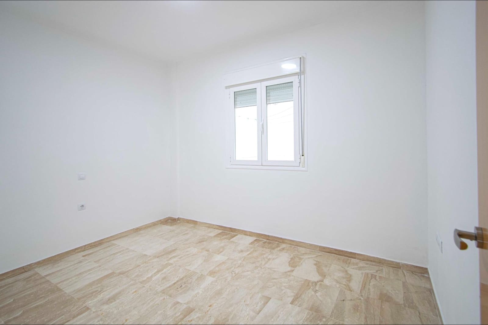 2 bedroom Apartment for sale in Alcala del Rio with garage - € 149,000 (Ref: 9437186)