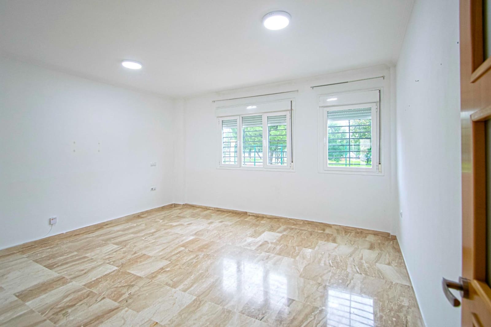 2 bedroom Apartment for sale in Alcala del Rio with garage - € 149,000 (Ref: 9437186)