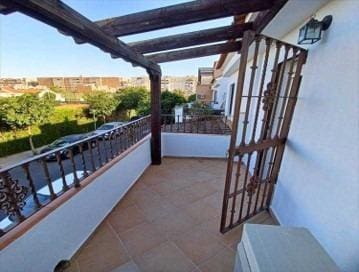 3 sovrum Radhus till salu i Sevilla stad - 330 000 € (Ref: 9437189)