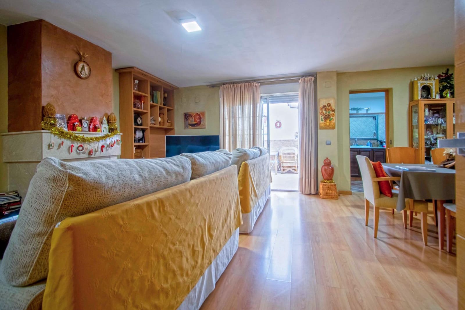 3 sovrum Radhus till salu i Sevilla stad - 330 000 € (Ref: 9437189)