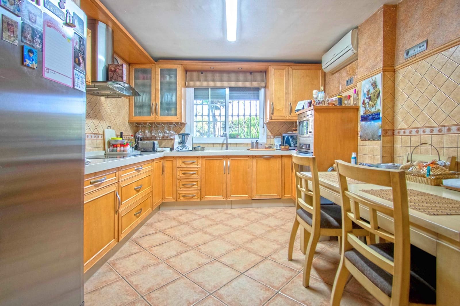 3 sovrum Radhus till salu i Sevilla stad - 330 000 € (Ref: 9437189)