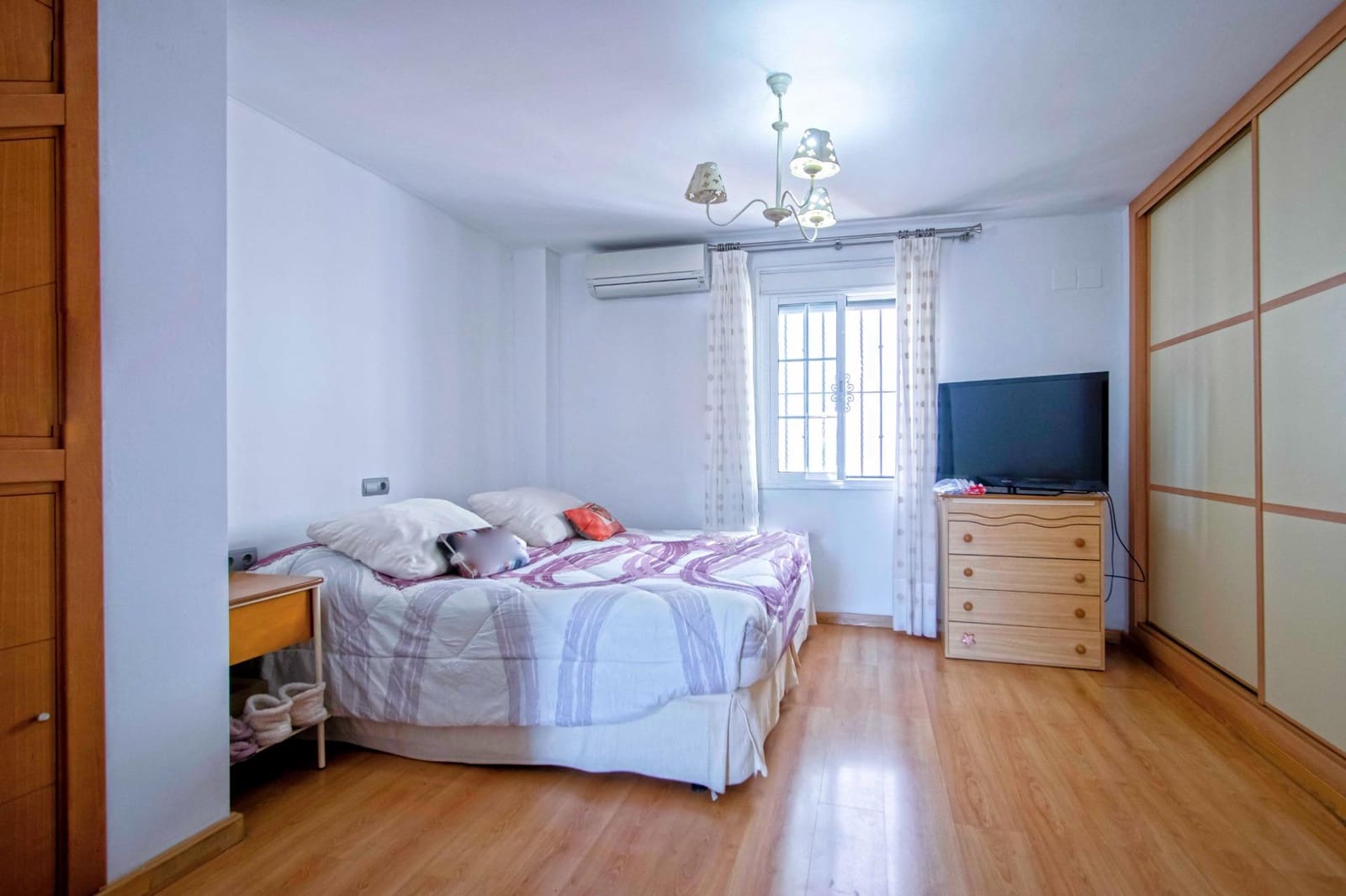 3 sovrum Radhus till salu i Sevilla stad - 330 000 € (Ref: 9437189)