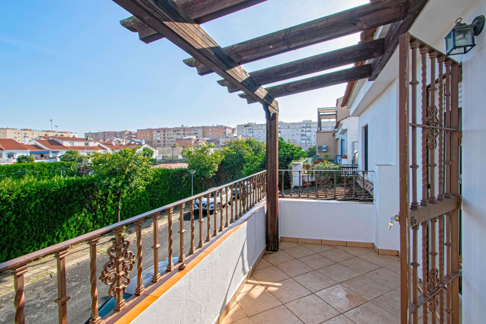 3 sovrum Radhus till salu i Sevilla stad - 330 000 € (Ref: 9437189)