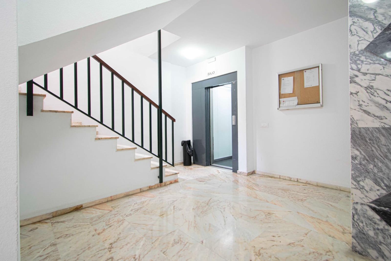 2 soverom Leilighet til salgs i Sevilla by med garasje - € 189 000 (Ref: 9437190)