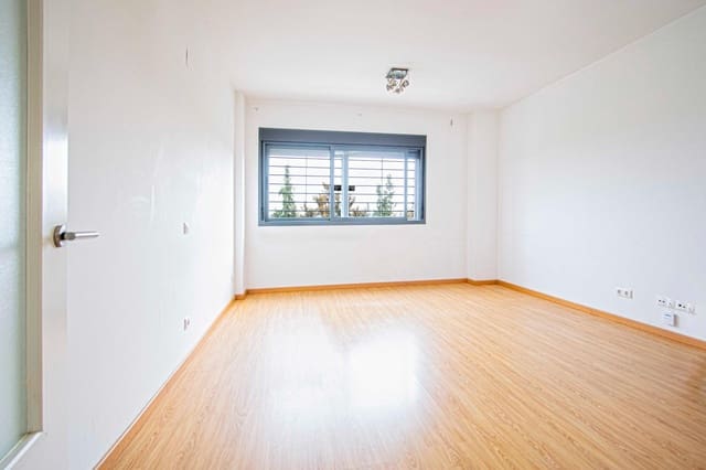 3 bedroom Flat for sale in Seville city with garage - € 228,000 (Ref: 9451083)