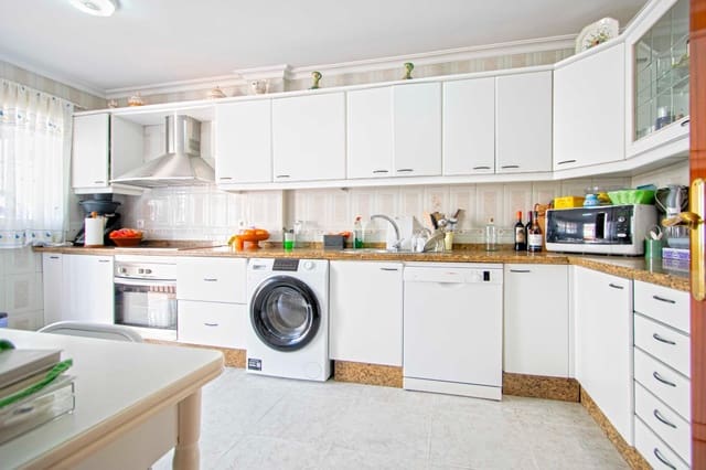 5 slaapkamer Rijtjeshuis te koop in Sevilla stad - € 363.000 (Ref: 9452204)