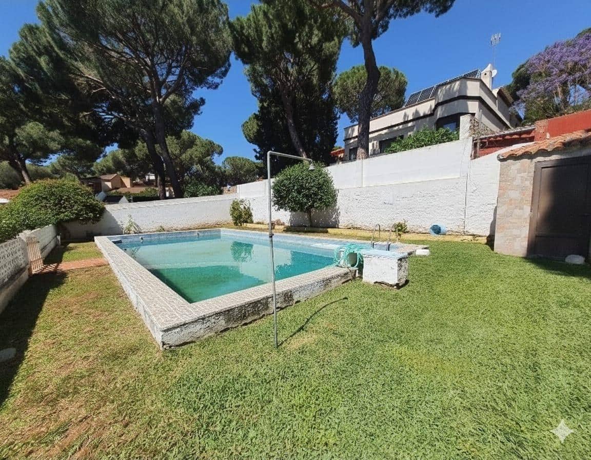 4 bedroom Villa for sale in Alcala de Guadaira with pool garage - € 339,000 (Ref: 9456341)