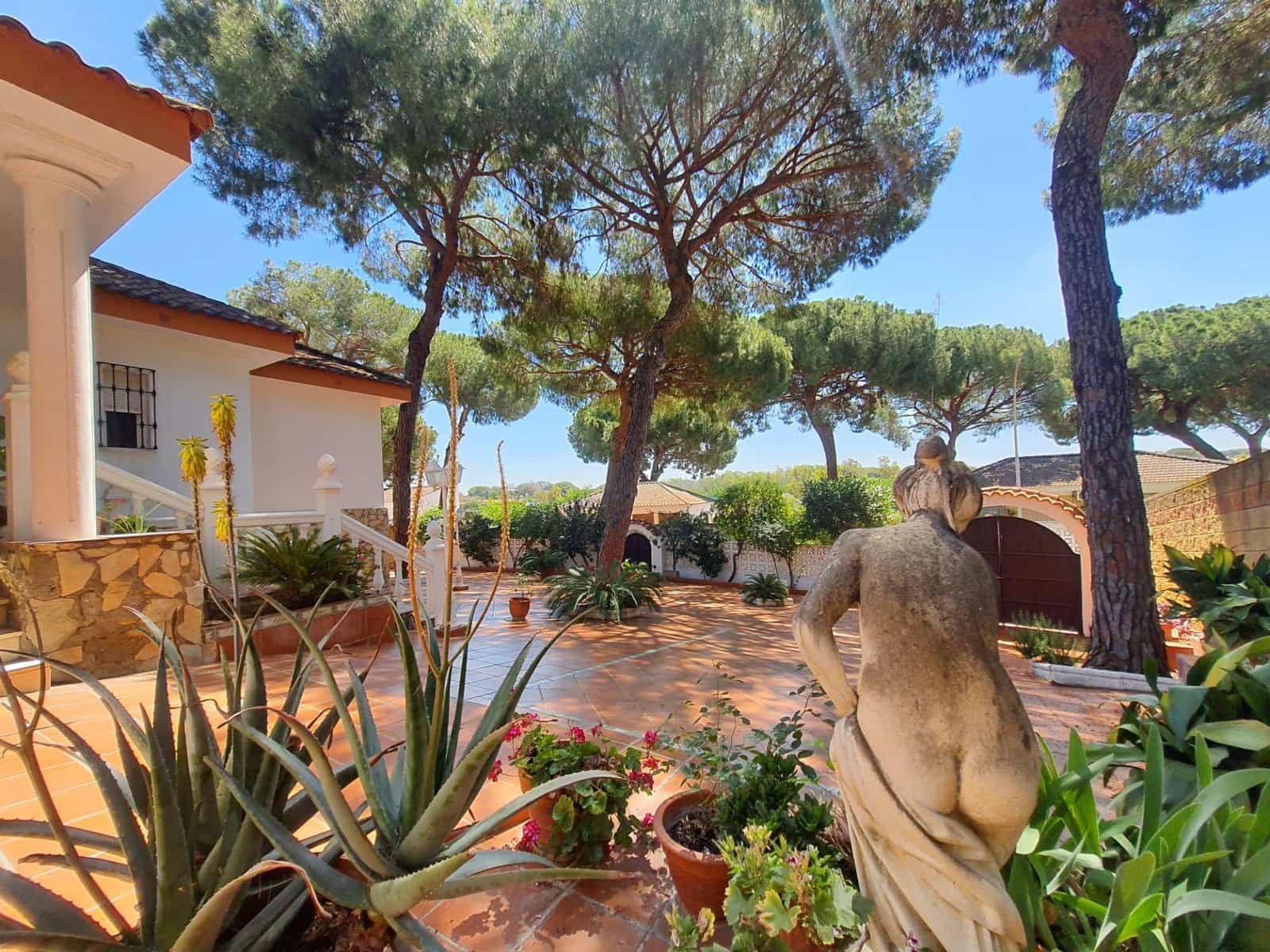 4 bedroom Villa for sale in Alcala de Guadaira with pool garage - € 339,000 (Ref: 9456341)