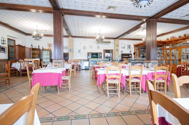 3 Zimmer Gewerbe zu verkaufen in Castilblanco de los Arroyos mit Garage - 699.000 € (Ref: 9462436)