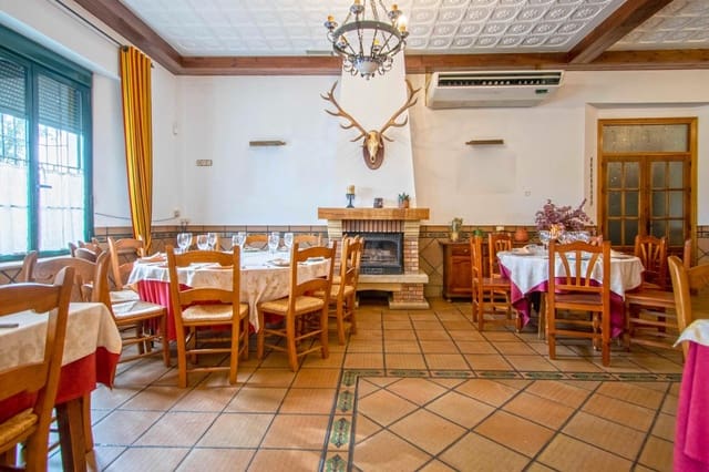 3 Zimmer Gewerbe zu verkaufen in Castilblanco de los Arroyos mit Garage - 699.000 € (Ref: 9462436)