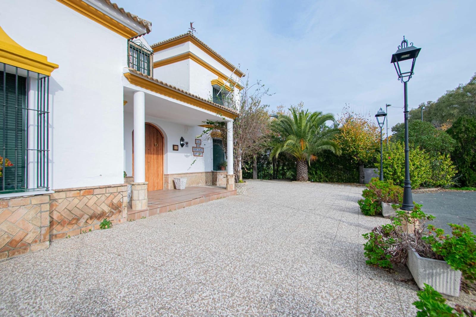 3 bedroom Commercial for sale in Castilblanco de los Arroyos with garage - € 699,000 (Ref: 9462436)