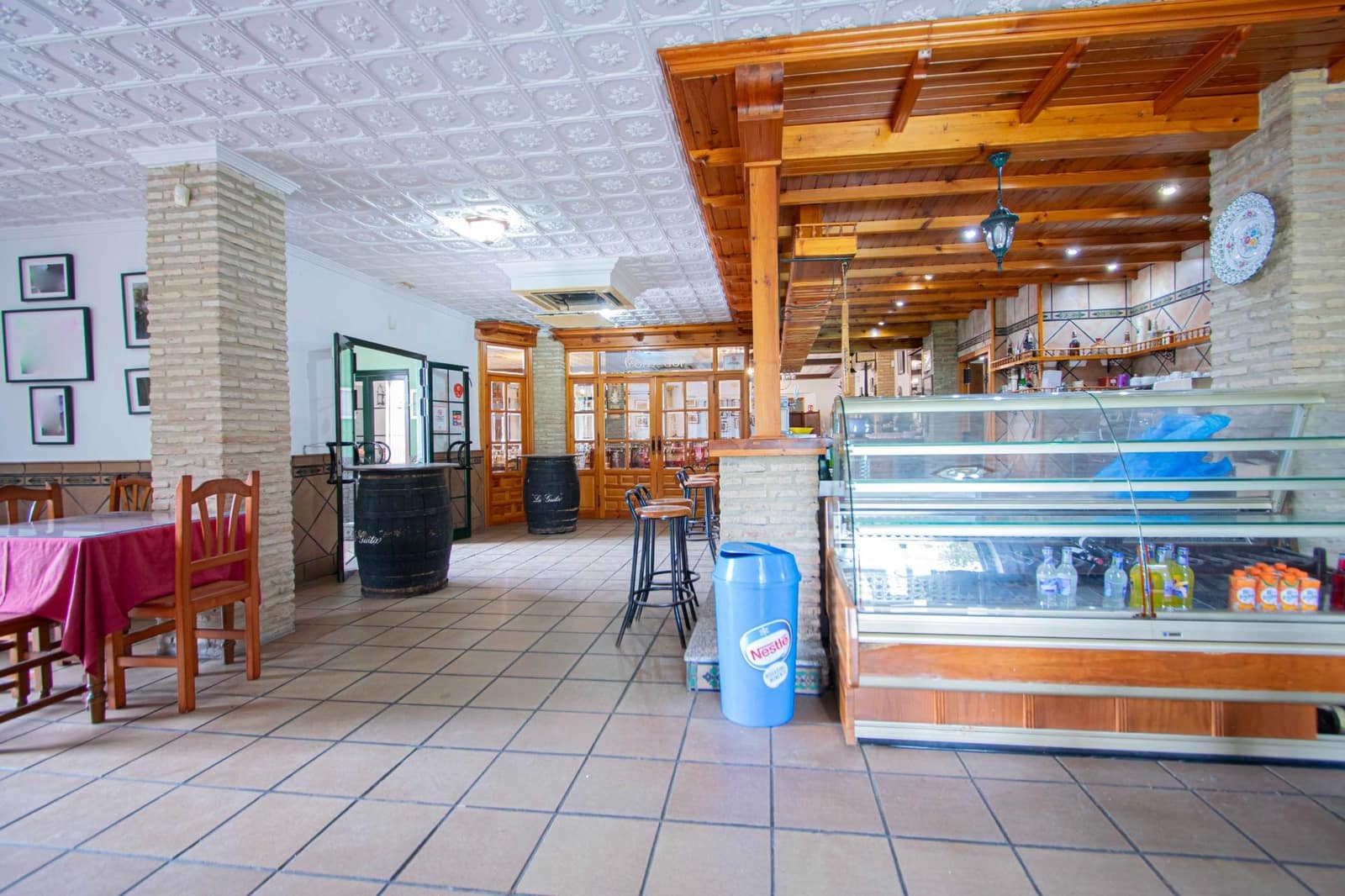 3 bedroom Commercial for sale in Castilblanco de los Arroyos with garage - € 699,000 (Ref: 9462436)