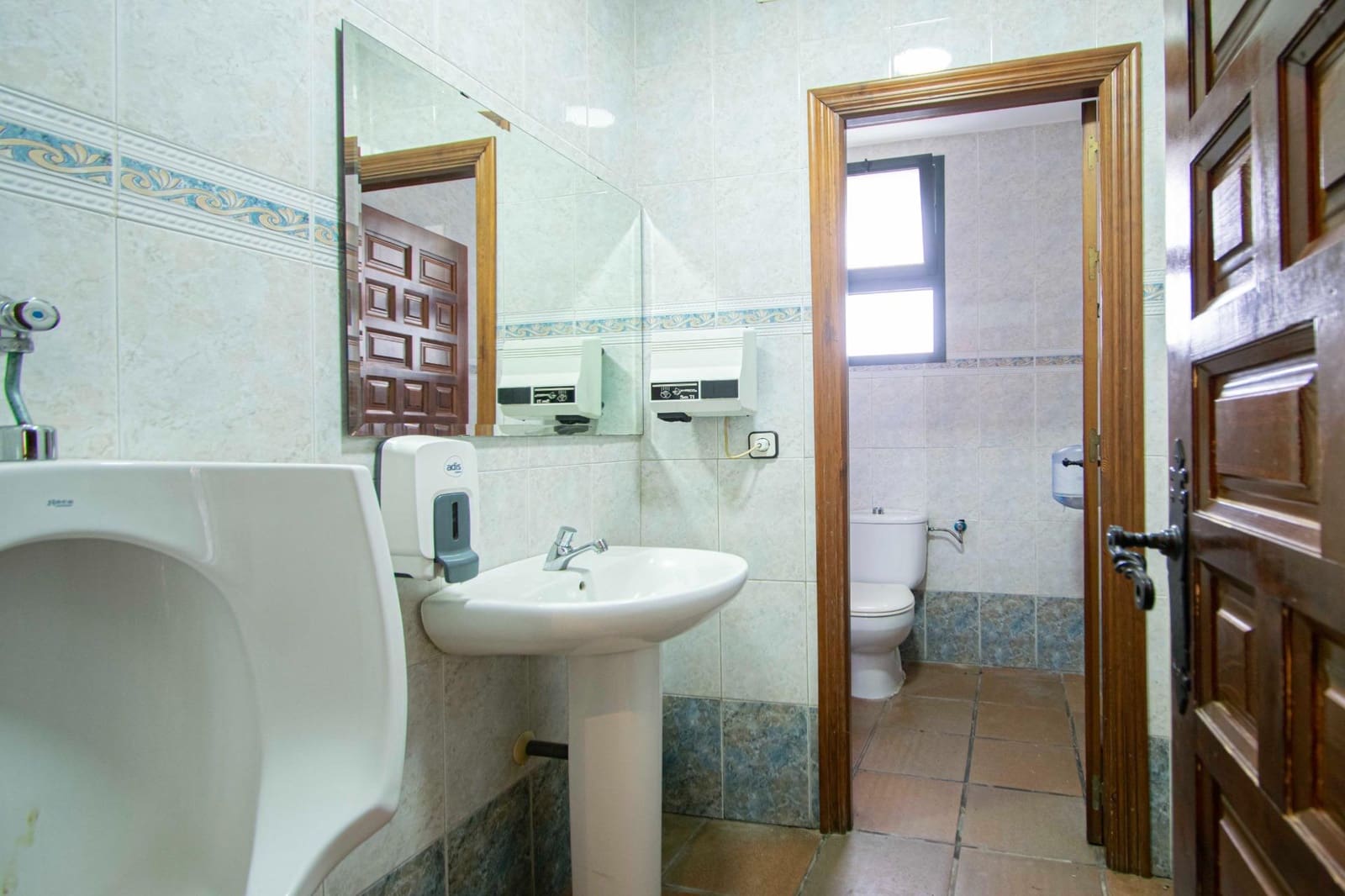 3 bedroom Commercial for sale in Castilblanco de los Arroyos with garage - € 699,000 (Ref: 9462436)