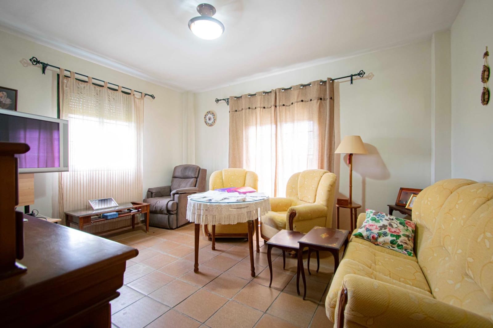 3 bedroom Commercial for sale in Castilblanco de los Arroyos with garage - € 699,000 (Ref: 9462436)