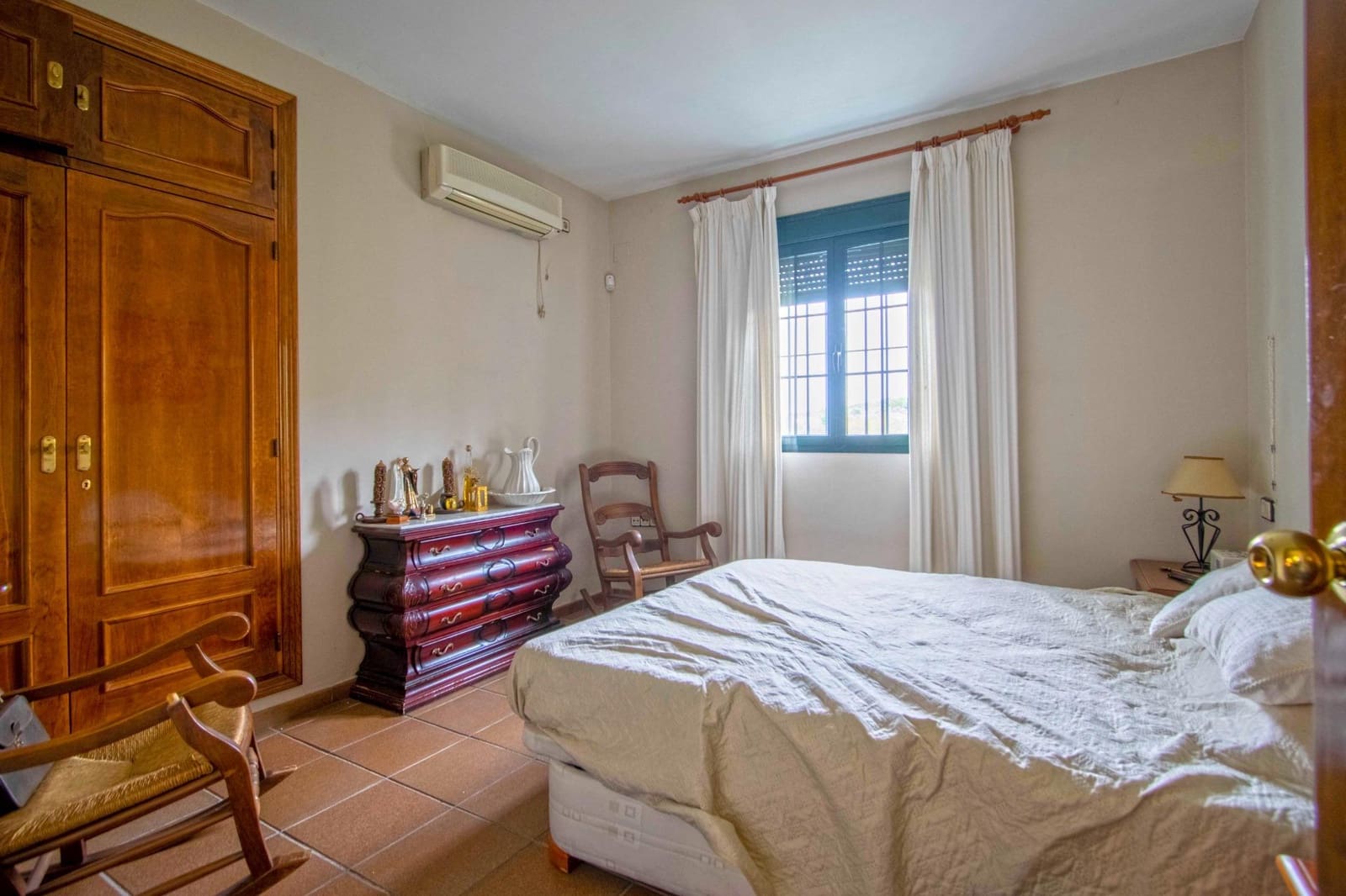 3 bedroom Commercial for sale in Castilblanco de los Arroyos with garage - € 699,000 (Ref: 9462436)