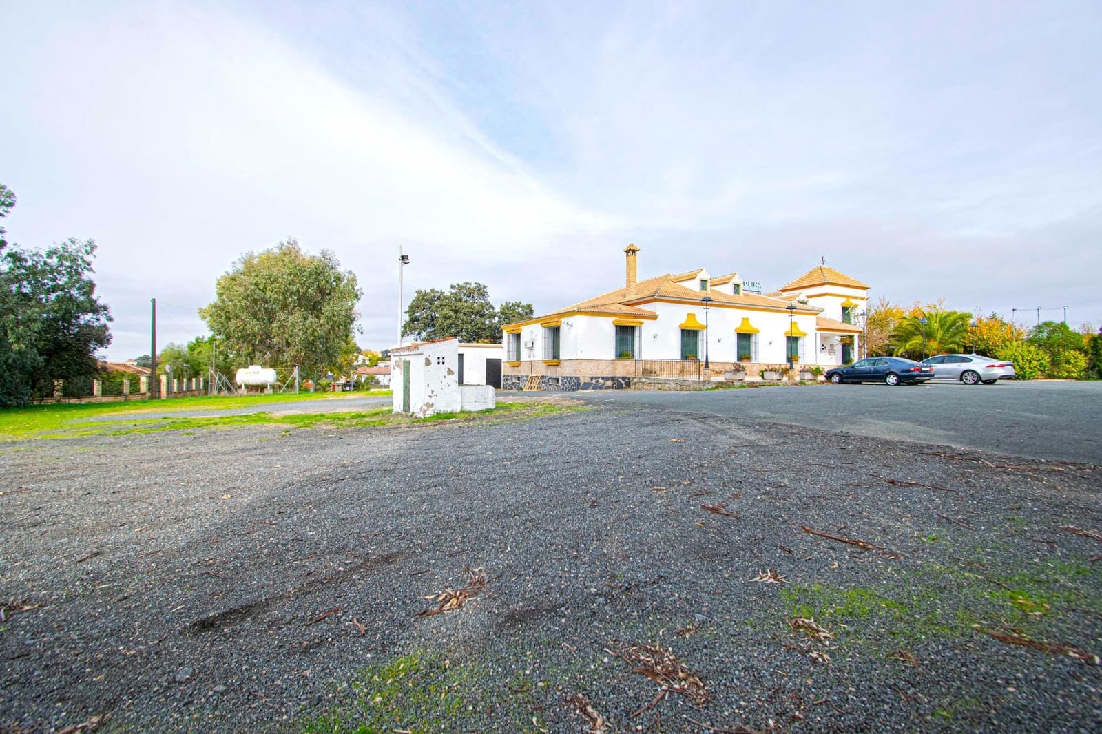 3 bedroom Commercial for sale in Castilblanco de los Arroyos with garage - € 699,000 (Ref: 9462436)