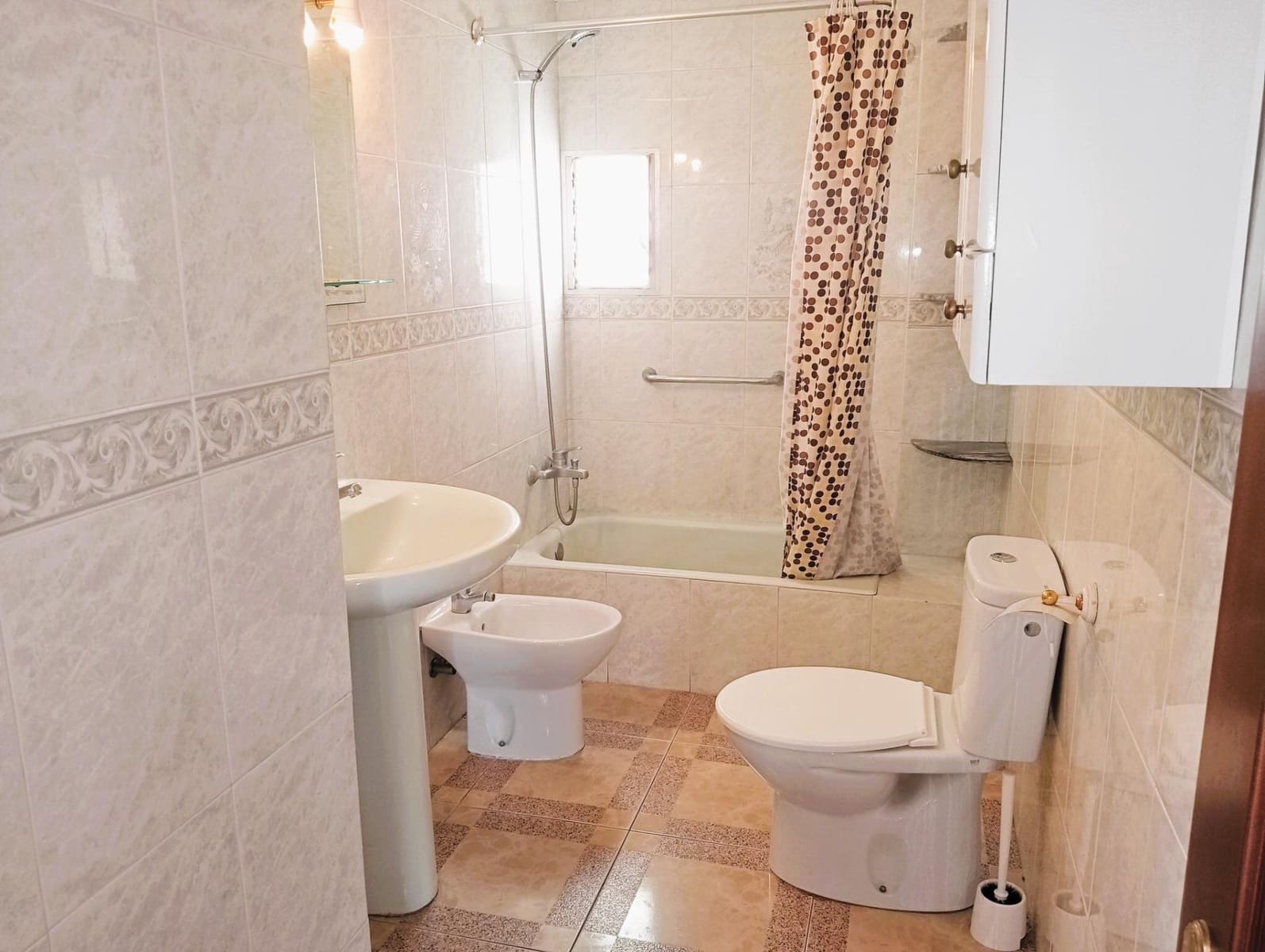 2 soveværelse Lejlighed til leje i Camas - € 650 (Ref: 9462439)