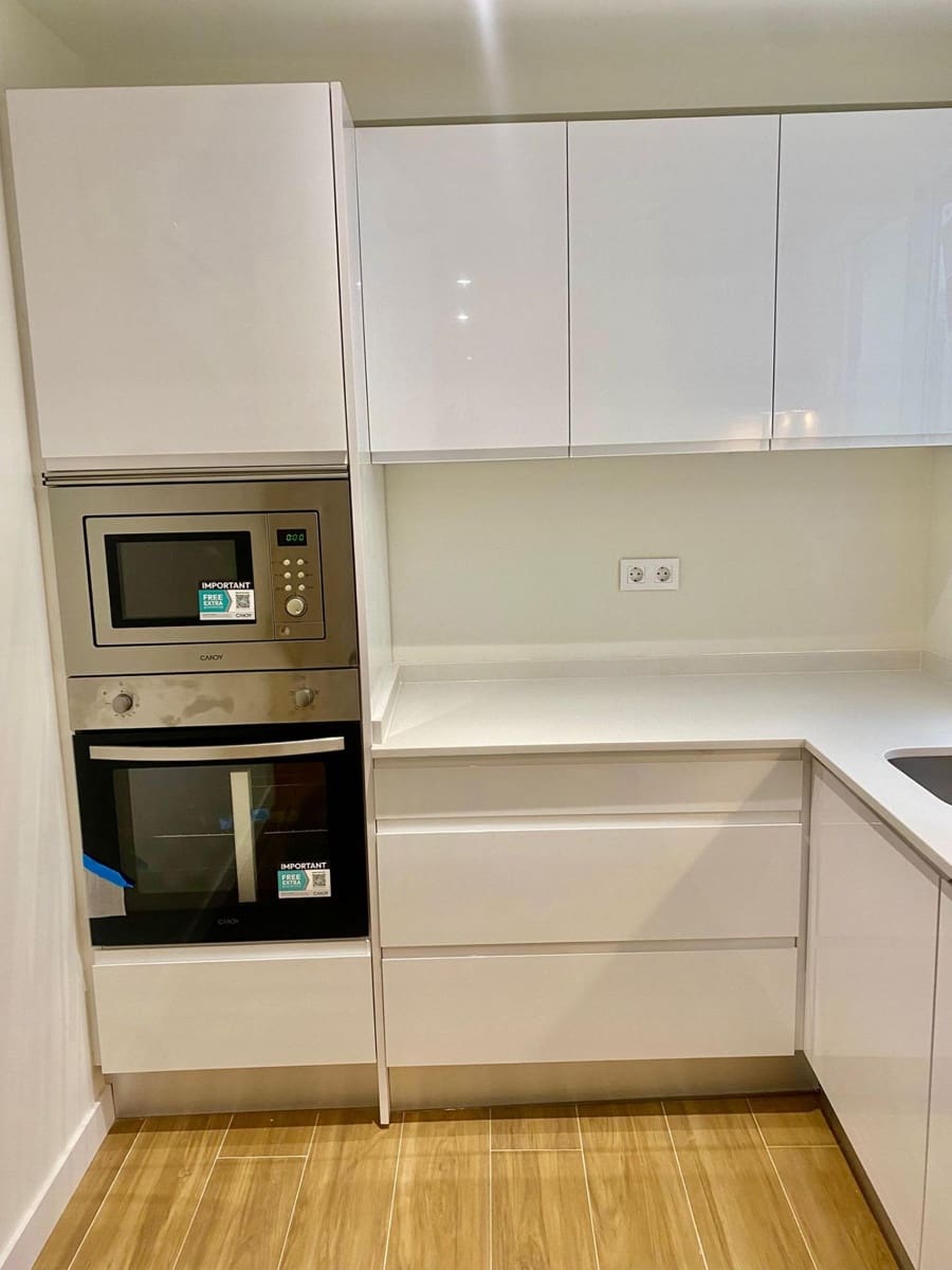 3 quarto Apartamento para arrendar em Sevilha cidade com piscina - 1 650 € (Ref: 9468523)