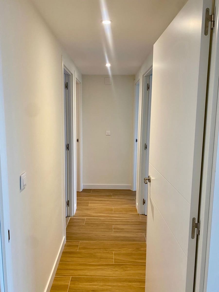 3 quarto Apartamento para arrendar em Sevilha cidade com piscina - 1 650 € (Ref: 9468523)