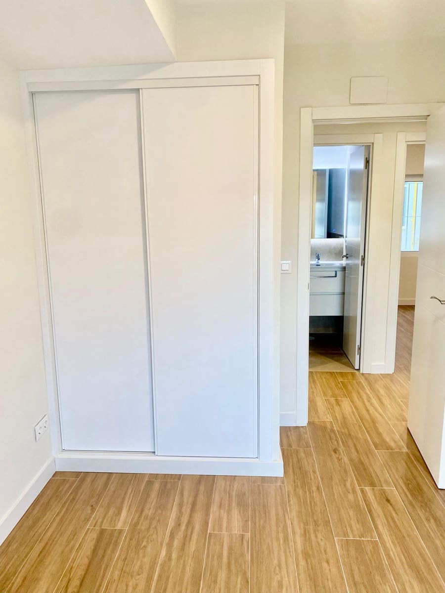 3 quarto Apartamento para arrendar em Sevilha cidade com piscina - 1 650 € (Ref: 9468523)