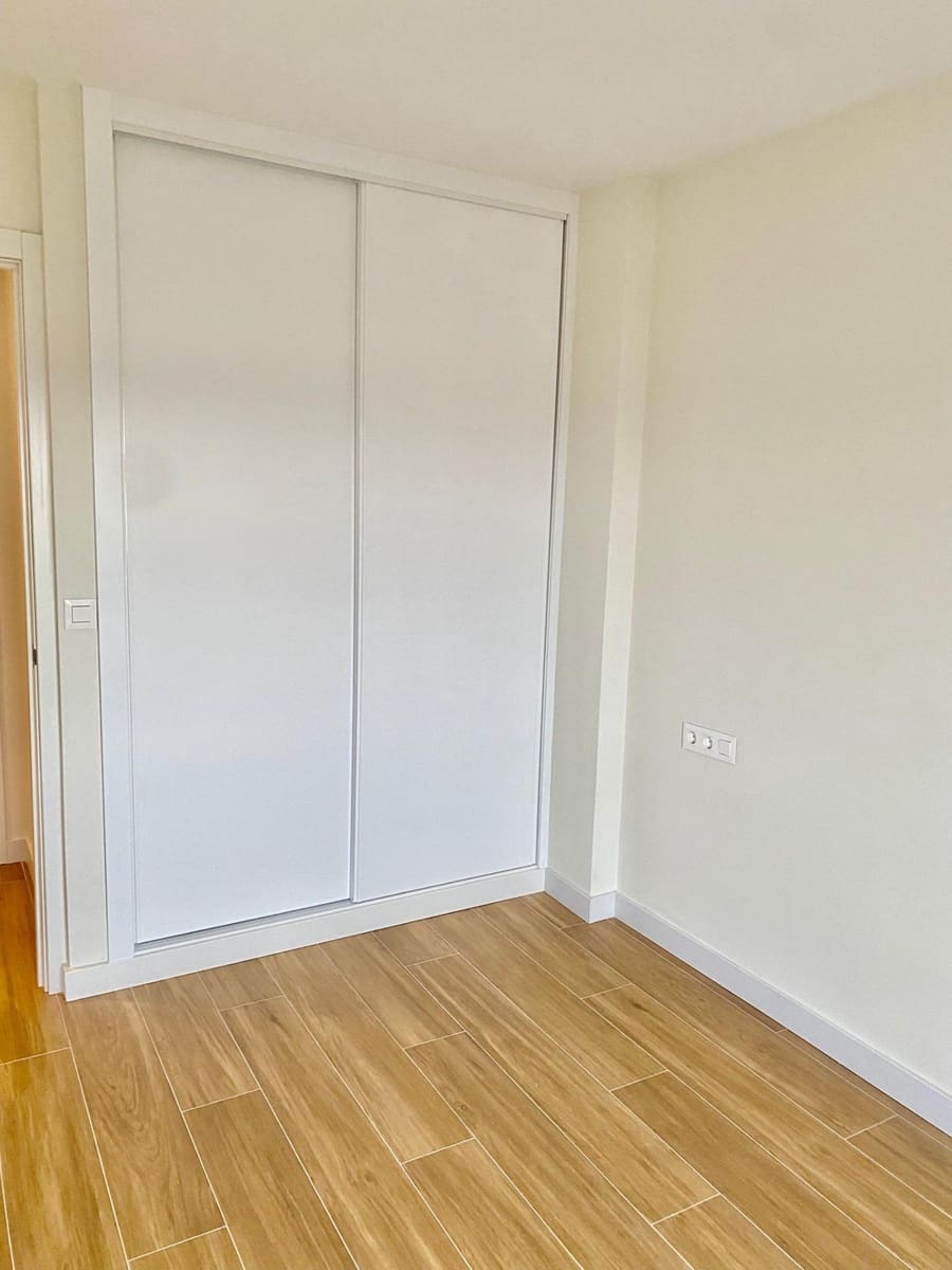 3 quarto Apartamento para arrendar em Sevilha cidade com piscina - 1 650 € (Ref: 9468523)