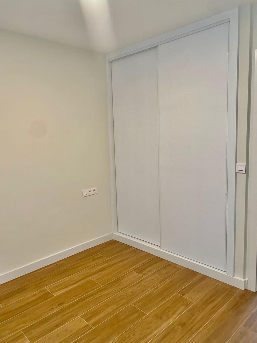 3 quarto Apartamento para arrendar em Sevilha cidade com piscina - 1 650 € (Ref: 9468523)