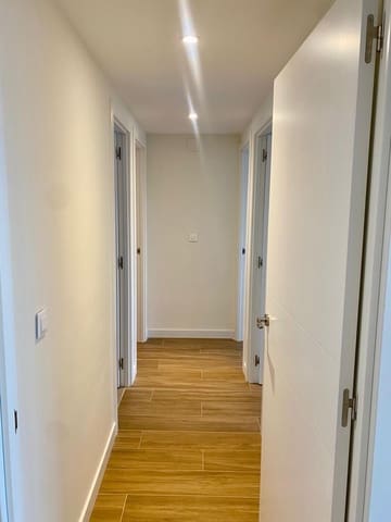 3 quarto Apartamento para arrendar em Sevilha cidade com piscina - 1 650 € (Ref: 9468523)