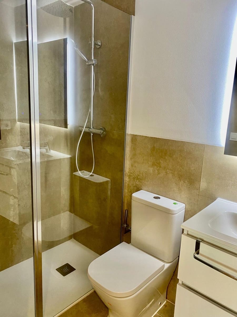 3 quarto Apartamento para arrendar em Sevilha cidade com piscina - 1 650 € (Ref: 9468523)