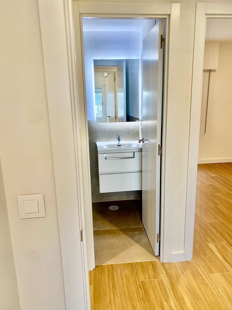 3 quarto Apartamento para arrendar em Sevilha cidade com piscina - 1 650 € (Ref: 9468523)