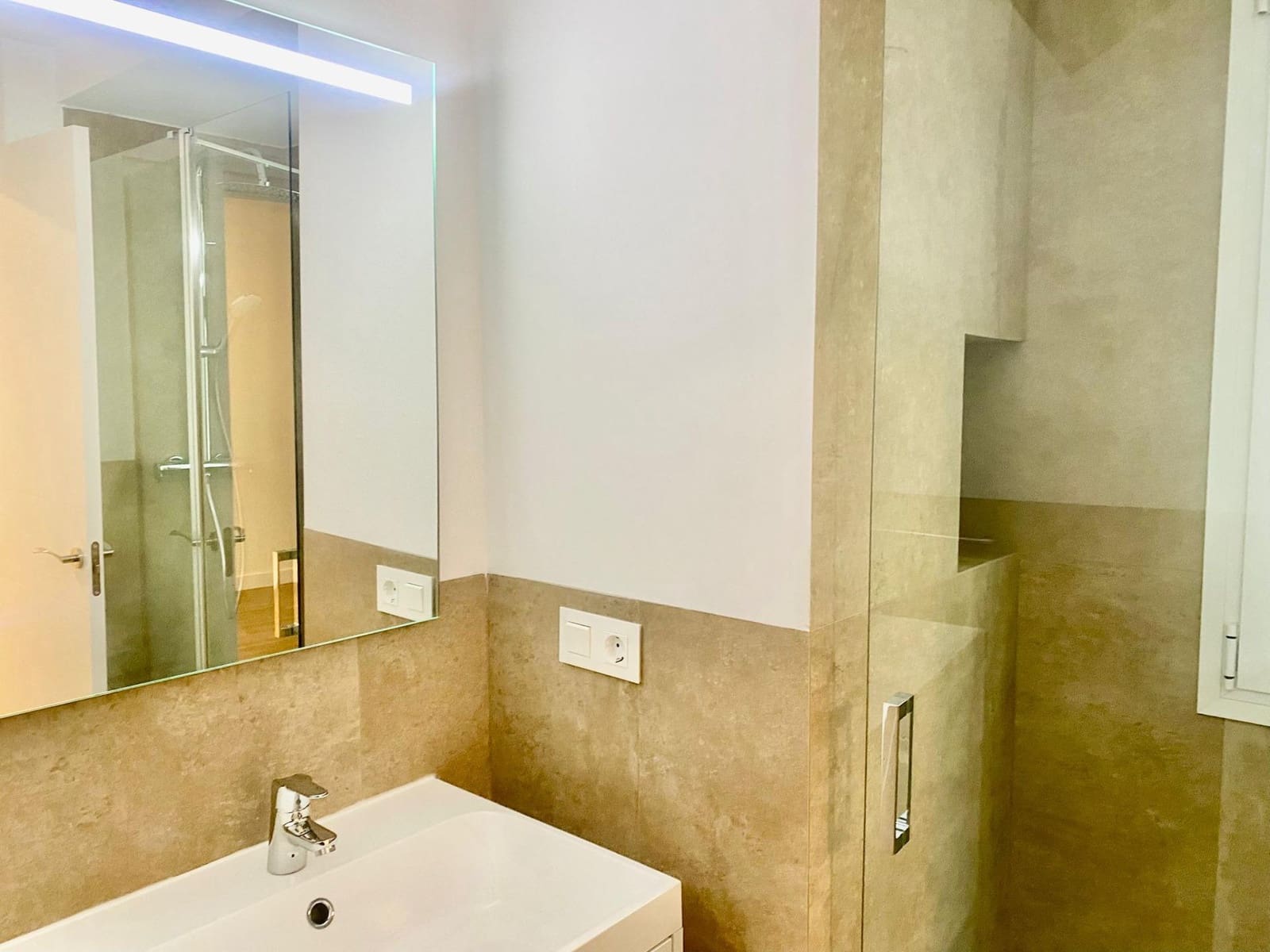 3 quarto Apartamento para arrendar em Sevilha cidade com piscina - 1 650 € (Ref: 9468523)