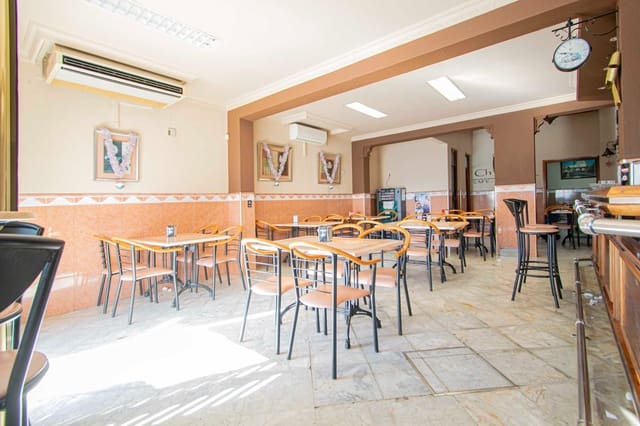 3 quarto Comercial para venda em Alcalá de Guadaira - 270 000 € (Ref: 9474252)