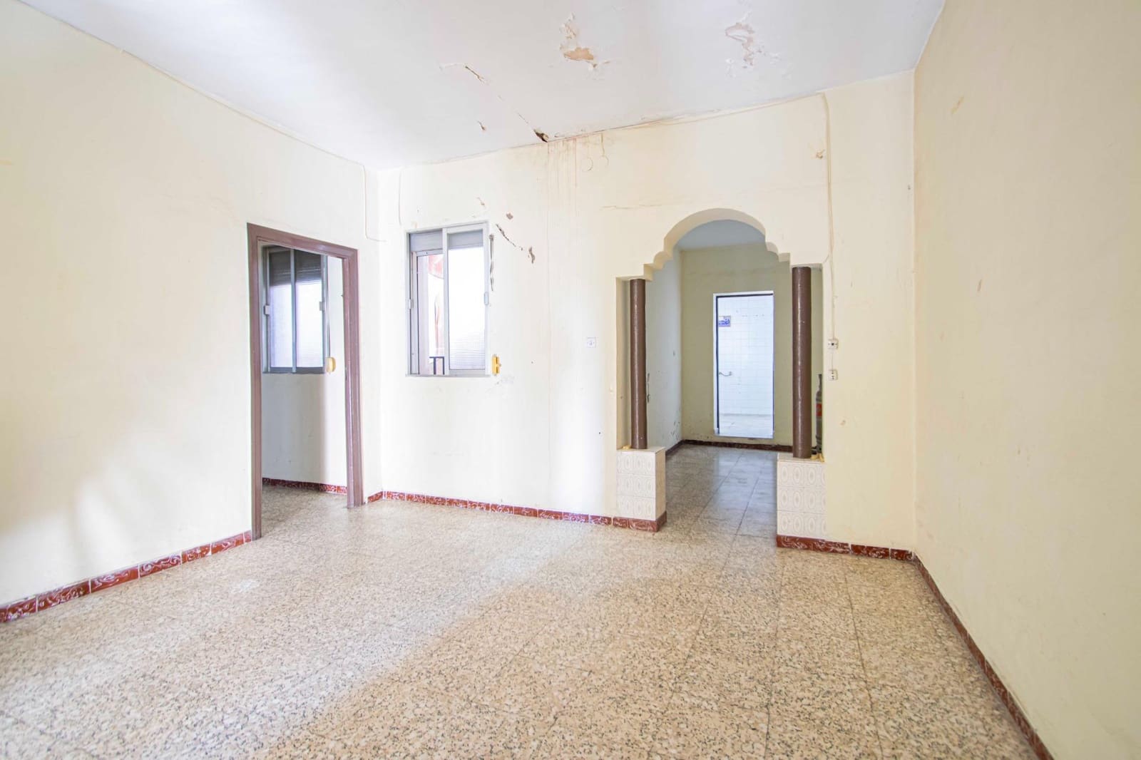 3 chambre Local Commercial à vendre à Alcala de Guadaira - 270 000 € (Ref: 9474252)