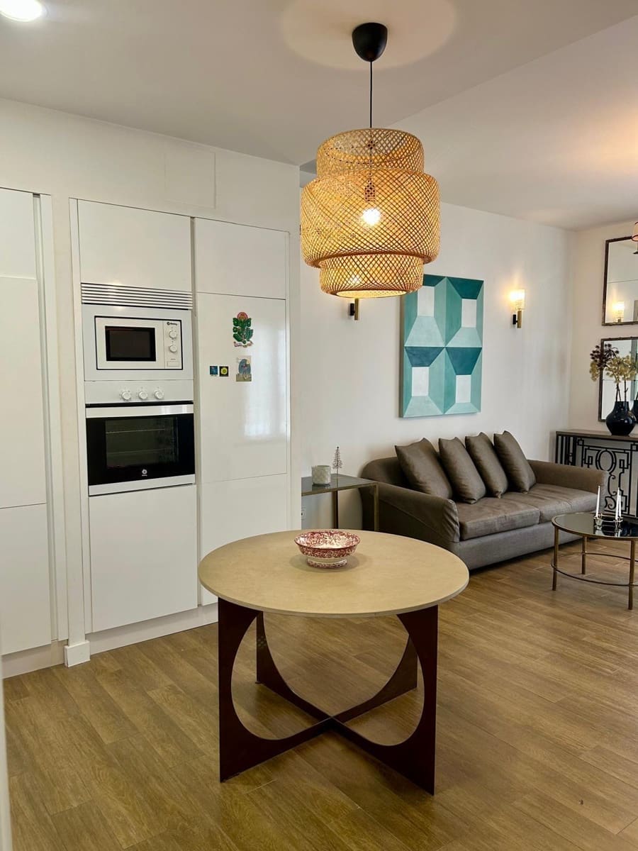 1 bedroom Apartment for rent in Seville city - € 950 (Ref: 9476195)