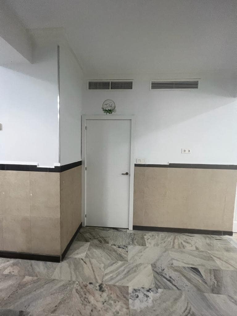 Commercial for rent in Seville city - € 1,500 (Ref: 9481253)