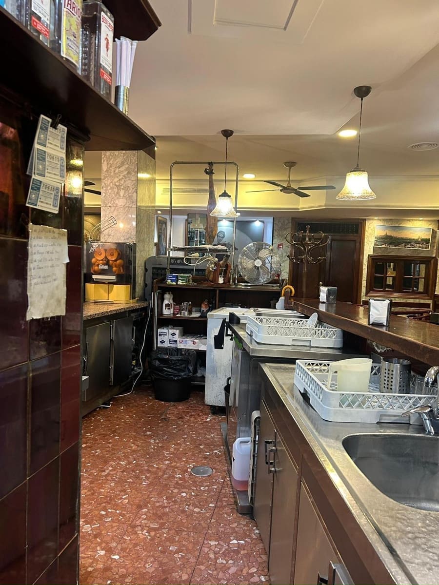 Gewerbe zu verkaufen in San Juan de Aznalfarache - 280.000 € (Ref: 9481254)